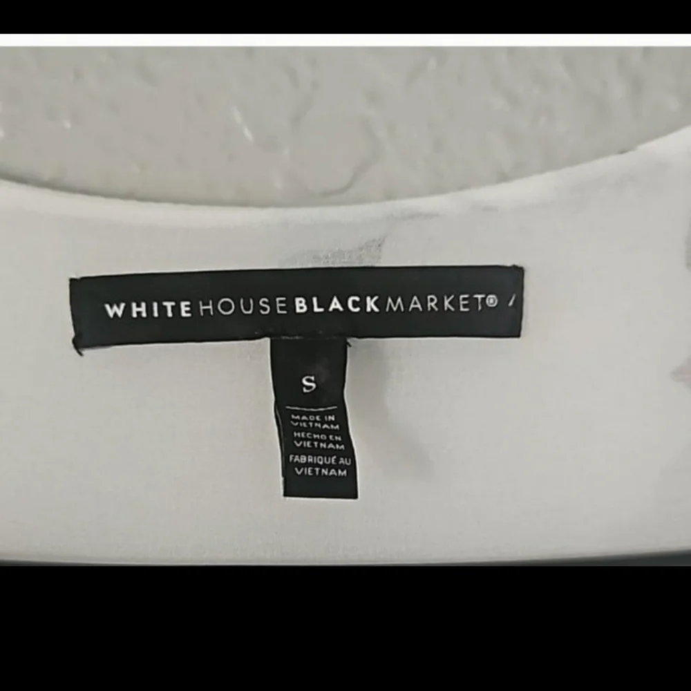 White House Black Market Floral V-neck Bell Sleeve Blouse - Picture 6 of 7